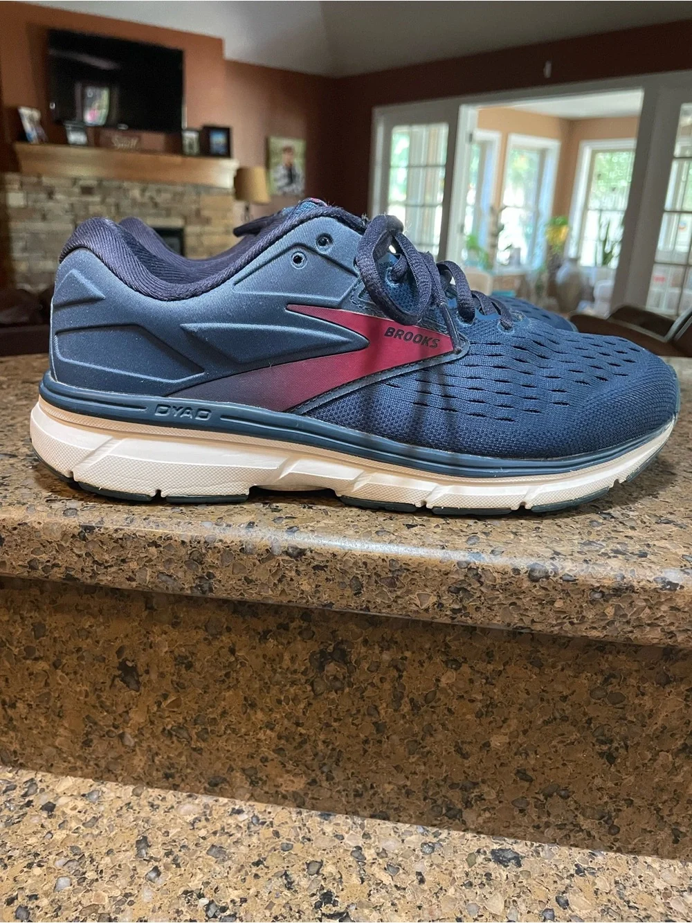 Brooks Women's Dyad 11 Running Shoe Blue Navy Beetroot Darkest Teal Support Sz 9